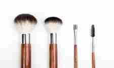 You are currently viewing THE RIGHT WAY TO WASH MAKEUP BRUSHES